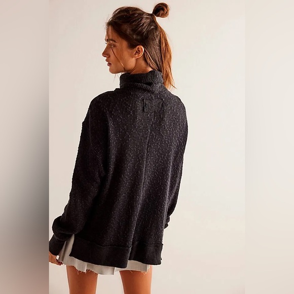 FREE PEOPLE TOMMY TURTLENECK - Picture 2 of 3